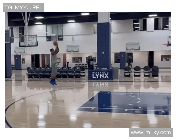 爱德华兹因右脚脚趾感染缺席对阵火箭现为每日观察状态