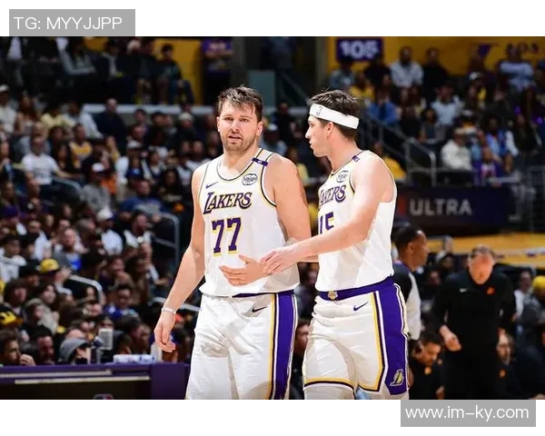 里夫斯坚定信心称球队需团结一心如老詹所言共同争胜